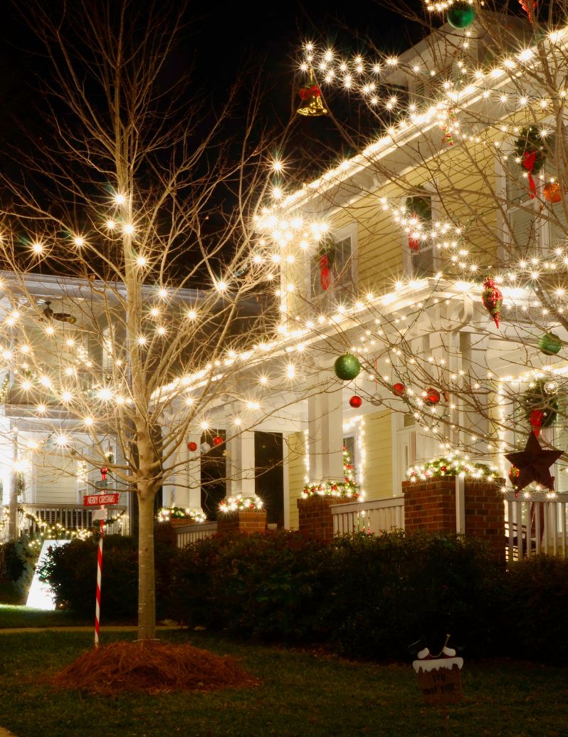 Kansas City home with professionally installed Christmas lights